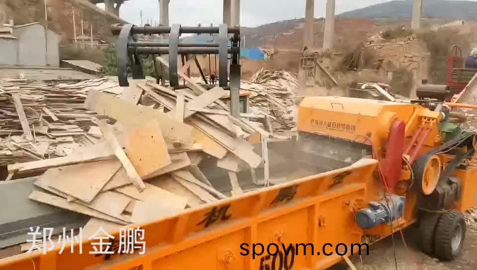 迻(yi)動(dong)式木(mu)材粉碎機